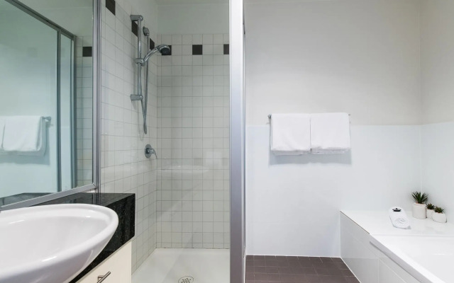 Sullivans Cove Apartments