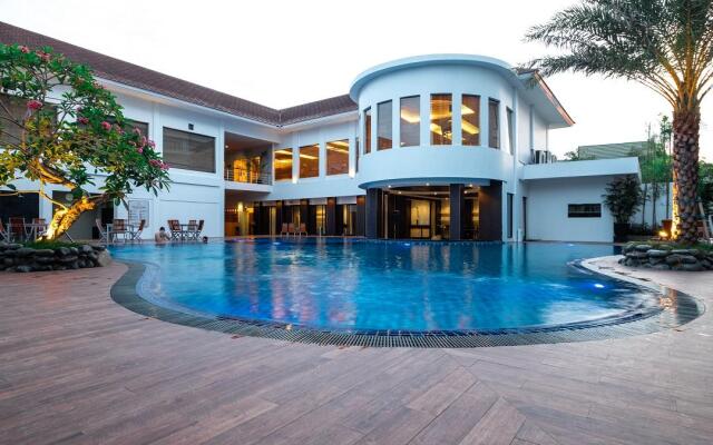 Rattan Inn