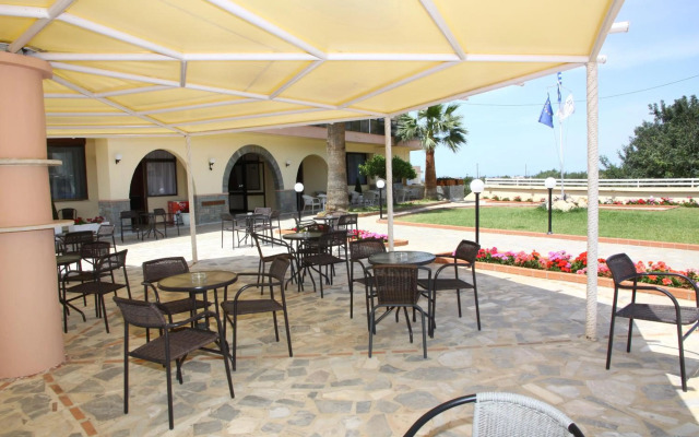 Triton Garden Hotel