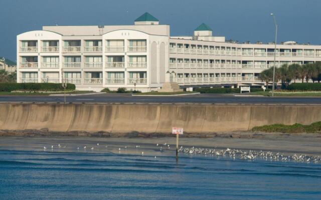 Casa Del Mar Beachfront Suites