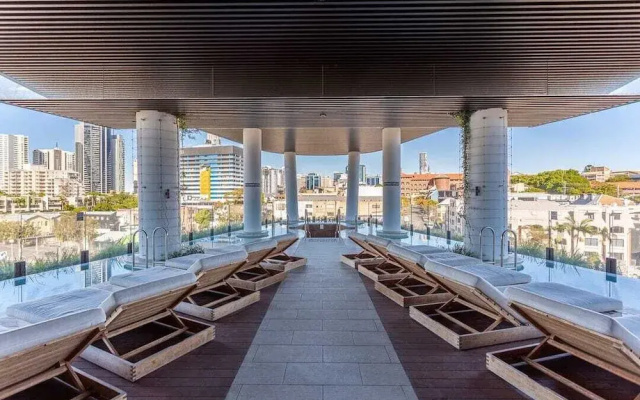 Fortitude Valley 1BRM with Skyline Views