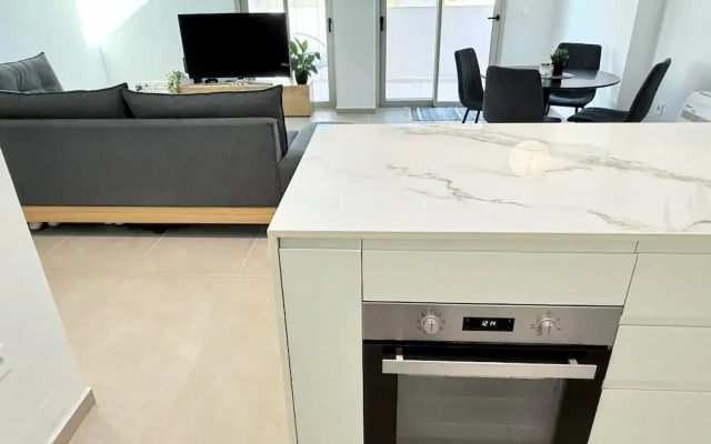 Azure Loft - 3min Walk to Beach, 10min to Old Town