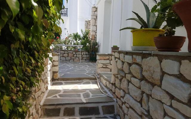 studios MARIA in naoussa paros 2-4 persons