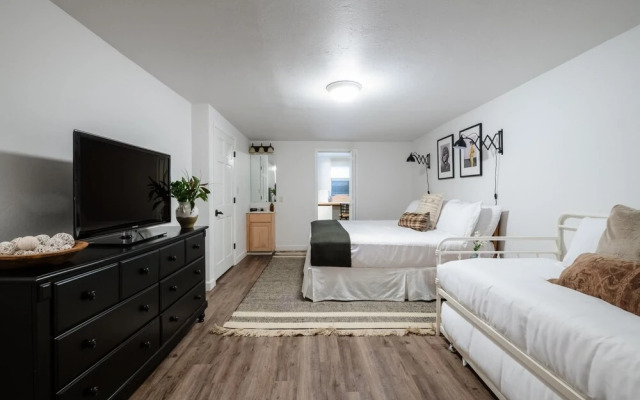 Four O Clock Rd - Rover