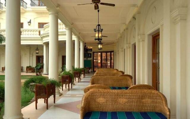 DLF Club 4