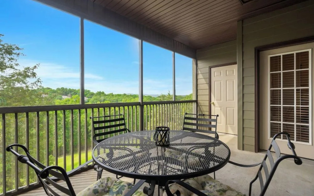 T Time Getaway - Overlooking Golf Views!