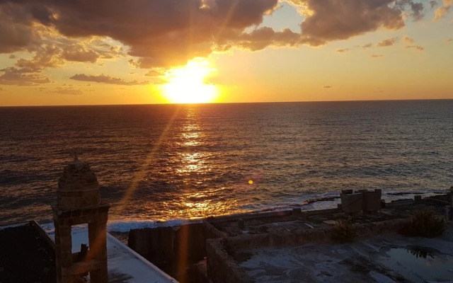 Apartment near Lady of the Sea & Phoenician Wall