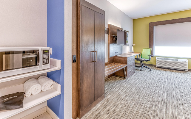 Holiday Inn Express & Suites Rantoul by IHG