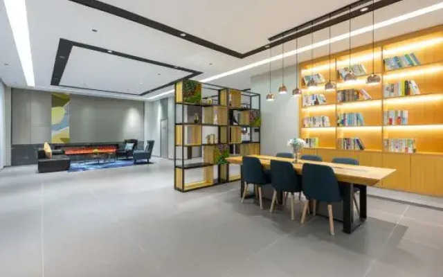 Homeinn Selected Hotel (Baoji Administrative Avenue Zhong Hospital East Area)