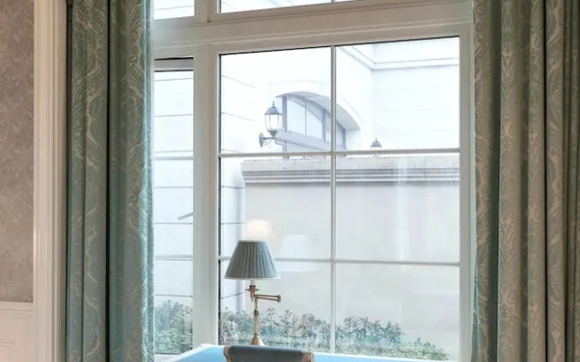 Lvcheng Taohuayuan Huanglong Hotel