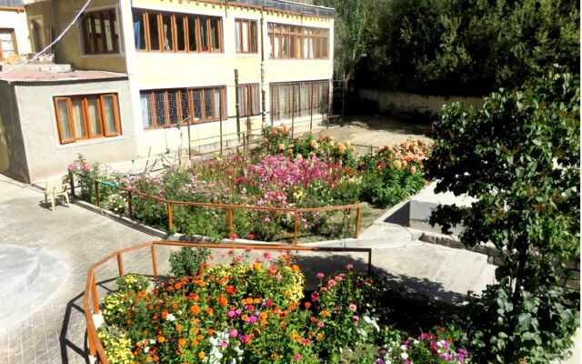 Hotel Abu Palace
