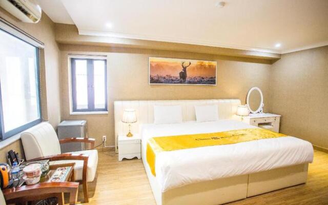 Cham Hotel & Apartment