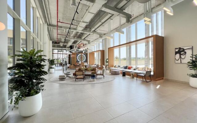 Modern Boho 1BR Sleeps4 Balcony Pool Gym Dxbhills