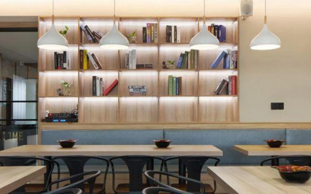 Oufeisi Hotel Select (Huzhou Zhili Children's Clothing Wholesale City)