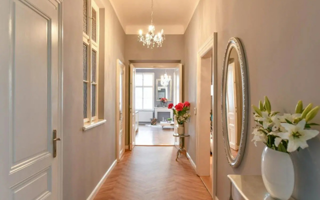 Cosmopolitan Central Prague Apartment
