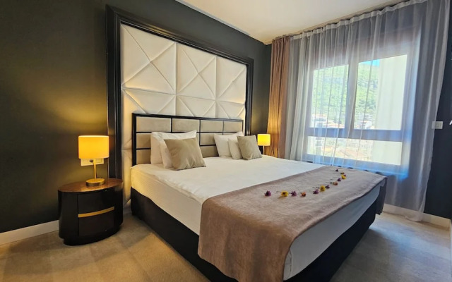 Royalis Suites