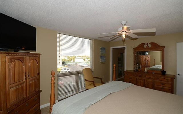 Shoreline Towers 1046 3 Bedroom Condo