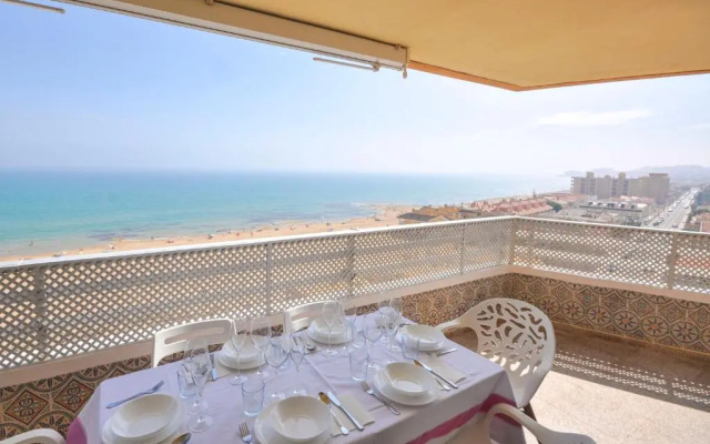 7th floor beachfront apartment with stunning views