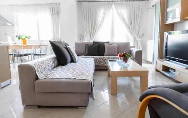 2 bedroom holiday flat, renovated, in the centre