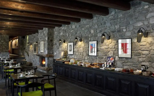 Art Mainalon Hotel
