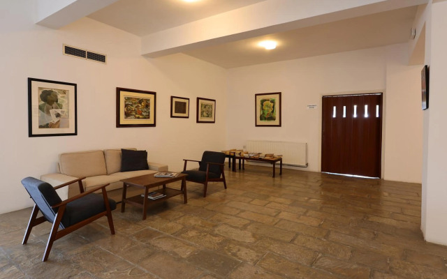 Axiothea Hotel