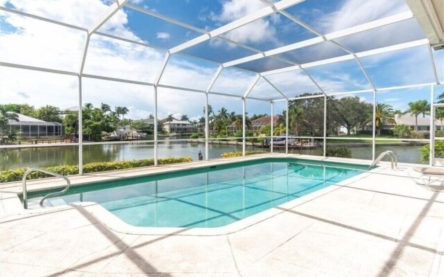 435 - 435 Court 3 Bedroom Home by Redawning