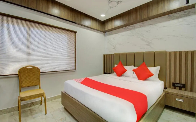 V Hotel by OYO Rooms