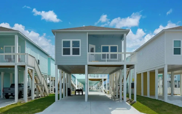 Sandy Bottoms by Miss Kitty’s