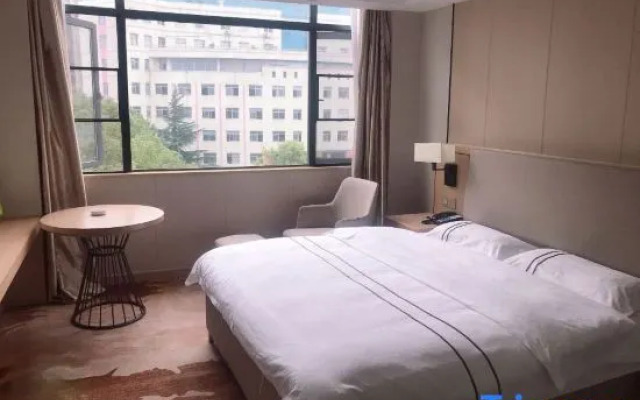 Huanggang New Beacon Waiden Hotel