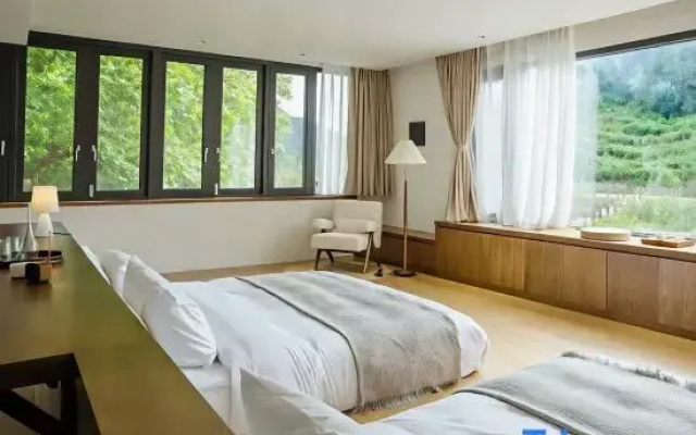 Niqing Woyuan Hotel (Fairy Mountain Visitor Center)