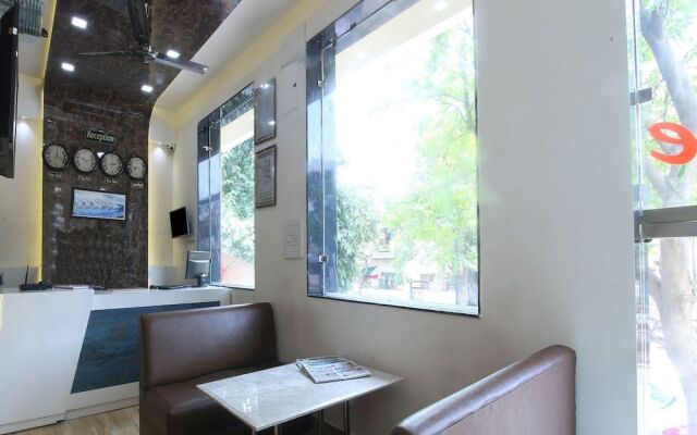 OYO 16372 The Vantage