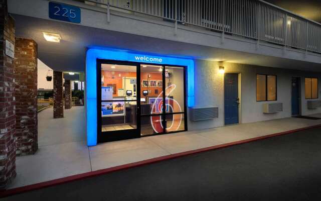 Motel 6 Arcadia, CA - Los Angeles - Pasadena Area