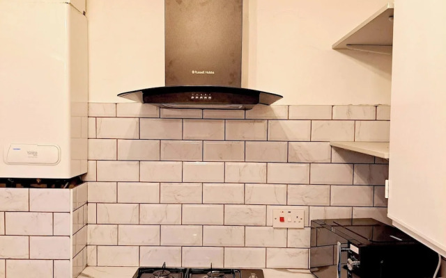 Cozy 2BR Home Pets Welcome Free Parking & Wifi