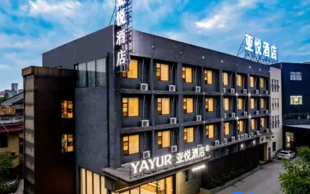 Yayur Hotel