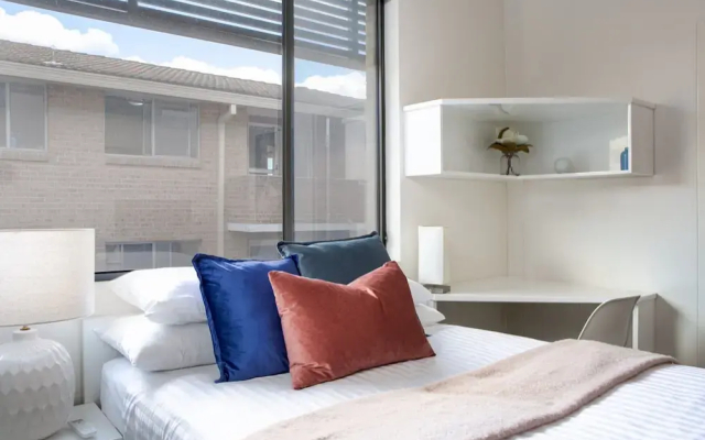 Bright Studio Steps From Westmead Hospital