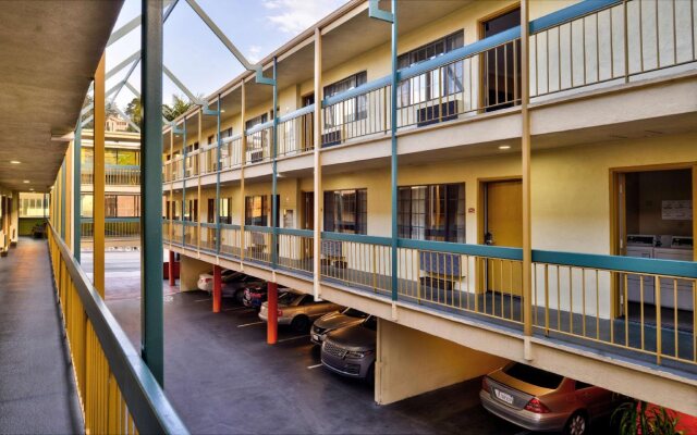 Best Western Hollywood Plaza Inn Hotel - Hollywood Walk of Fame LA