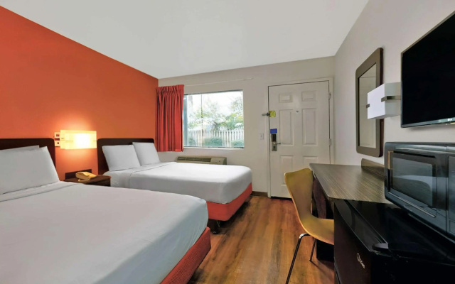 Motel 6 Columbus, GA