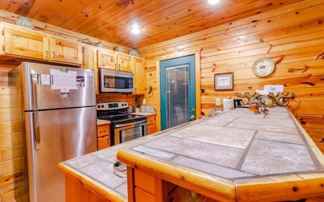 Ridgeview Retreat Seclude Cabin Includes Wifi, Cable, and Charcoal Grill by Redawning