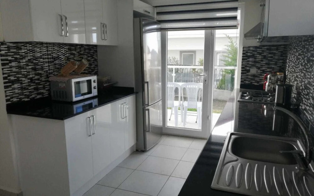 Villa Aktif 1 by Villa Life D-Lux