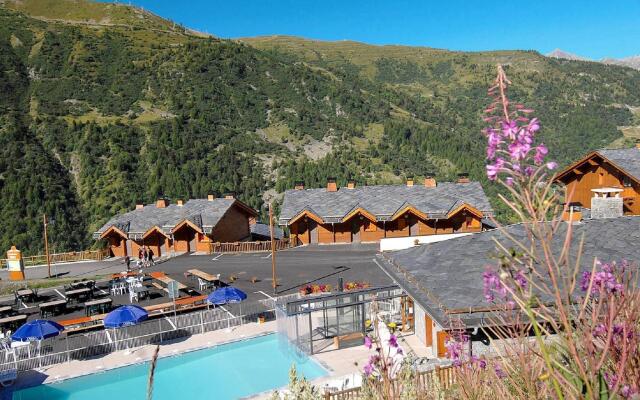 Rustic apartment with dishwasher, located in Valmeinie