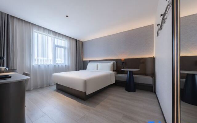 Shenzhen North Station East Square Atour Light Hotel