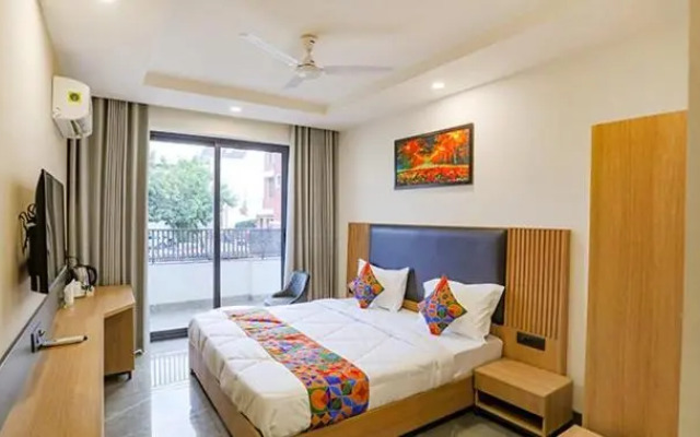 Saltstayz Premier – Cyber Hub