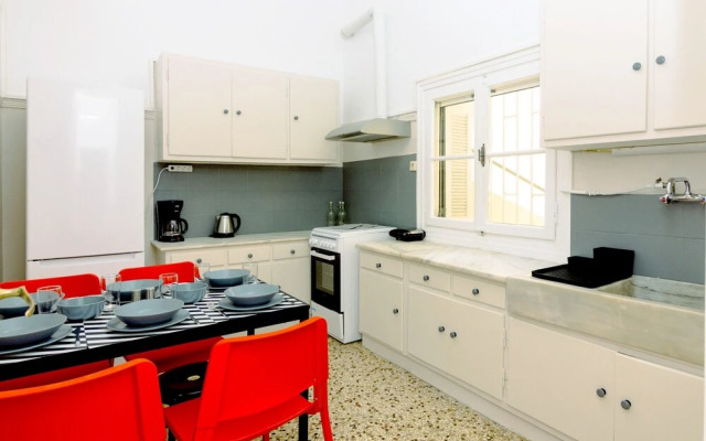 Hippy Decorated 2 Bedrooms Apartment