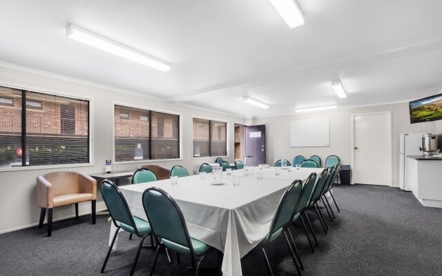 Airport Admiralty Motel