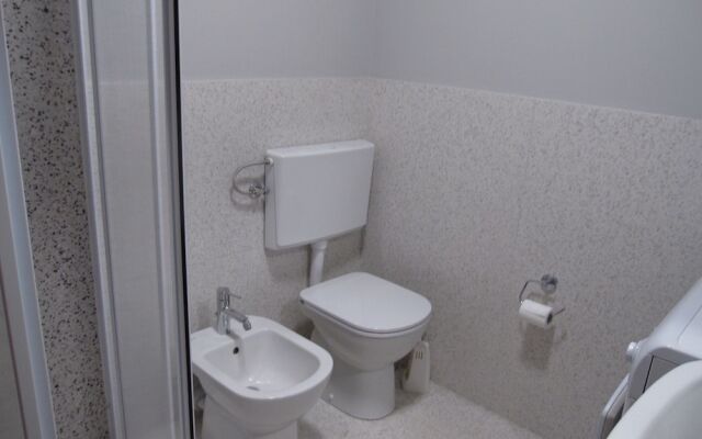 Modern Flat With Balcony and Lift at Grado Pineta