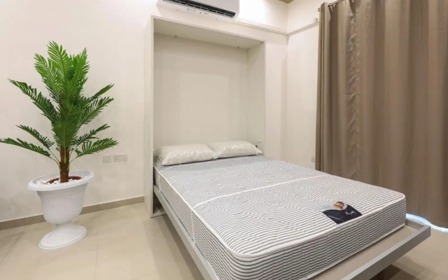 Gem Beachfront Apt With Amazing Bay and Sea Views