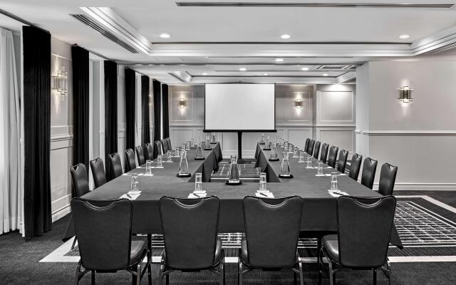 Vogue Hotel Montreal Downtown, Curio Collection by Hilton