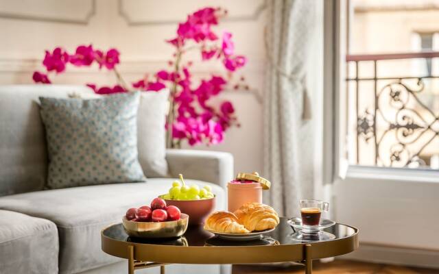 Luxury 2 bedroom 2.5 bathroom Louvre