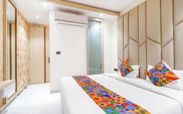 Capital O 66719 Hotel Harriot
