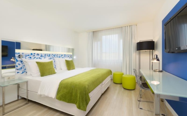 Deluxe Double room (full double bed)